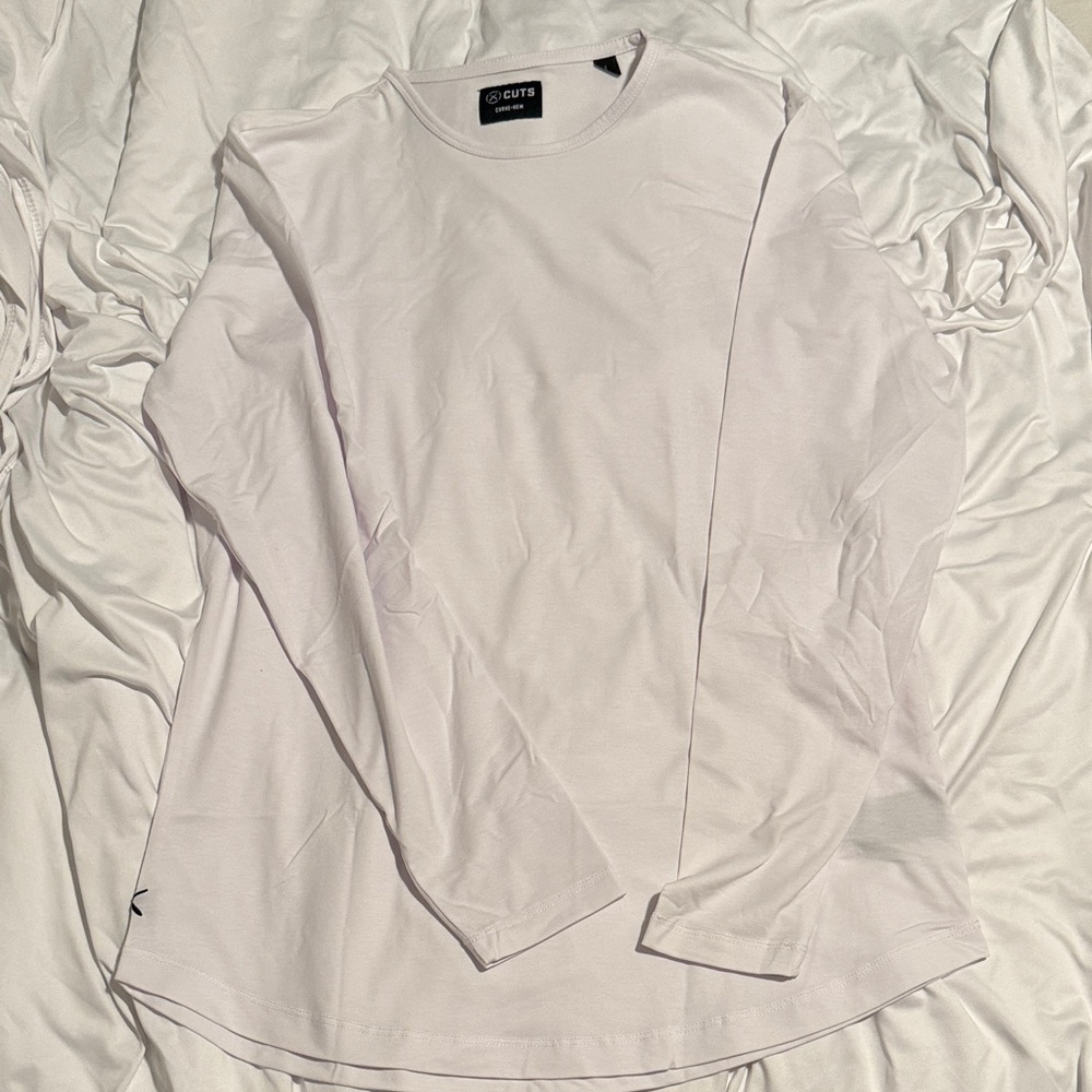 Cuts long sleeve curve-hem tee